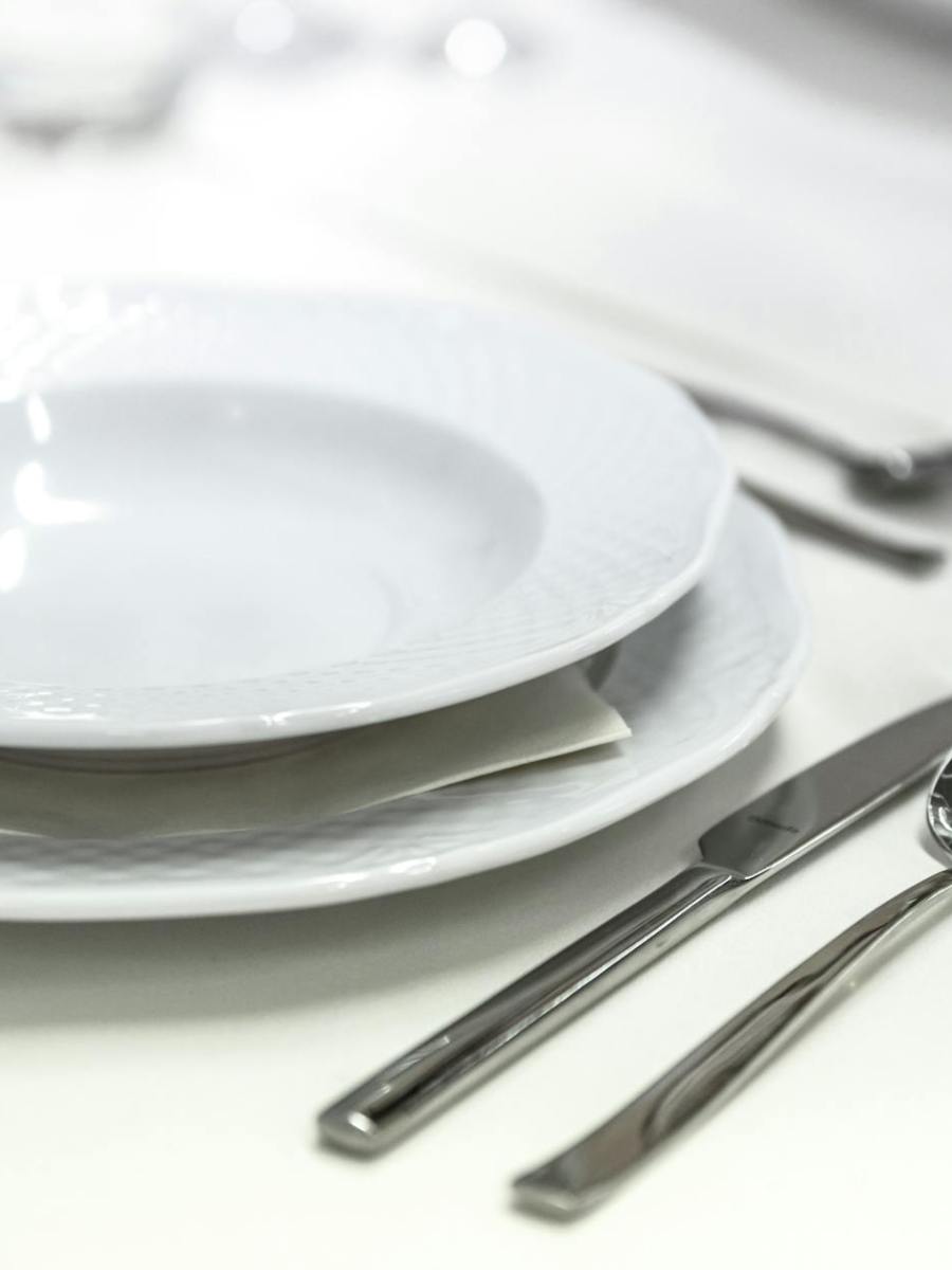 Do You Have to Sit With Strangers in the Main Dining Room on Royal&nbsp;Caribbean?